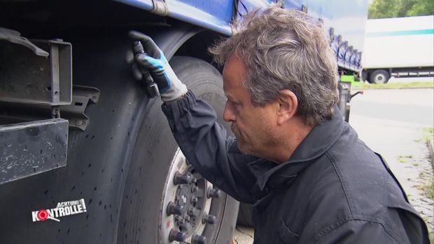 Achtung Kontrolle - Dienstag: Tickende Zeitbombe Auf Der Autobahn (1)